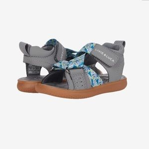 NWT Livie and Luca Ziggy sandal US size 7. Unisex Gray triangle print